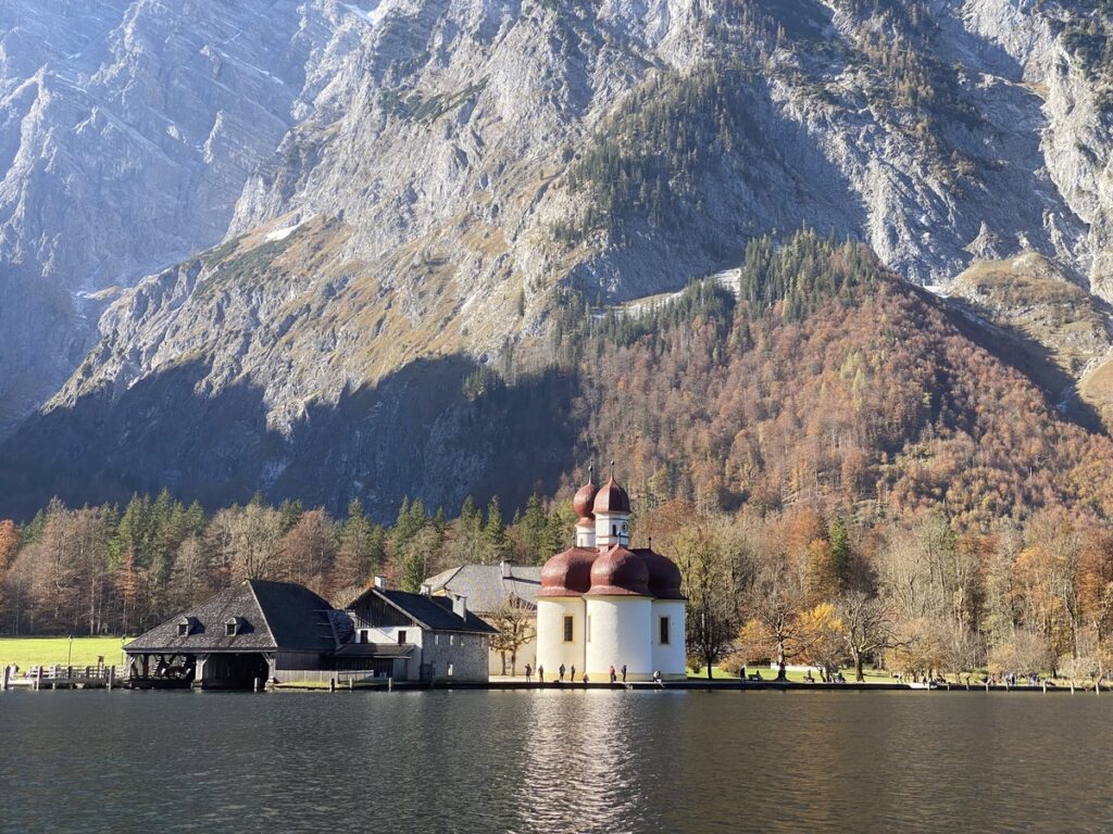 Kirche St. Bartholomä am Westufer des Königssees