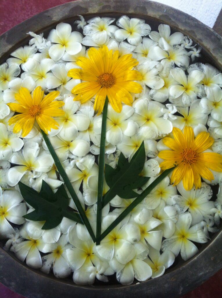 Blumenarrangement im Ayurveda Resort