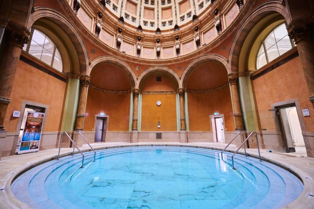 Die 10 schönsten Thermen Deutschlands - Friedrichsbad Baden-Baden, Kuppelbad