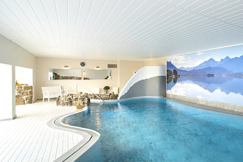 Pool im Victors Seehotel Weingärtner