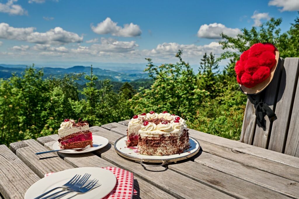 Schwarzwald: 1000-meter-Weg mit Schwarzwälder Kirschtorte