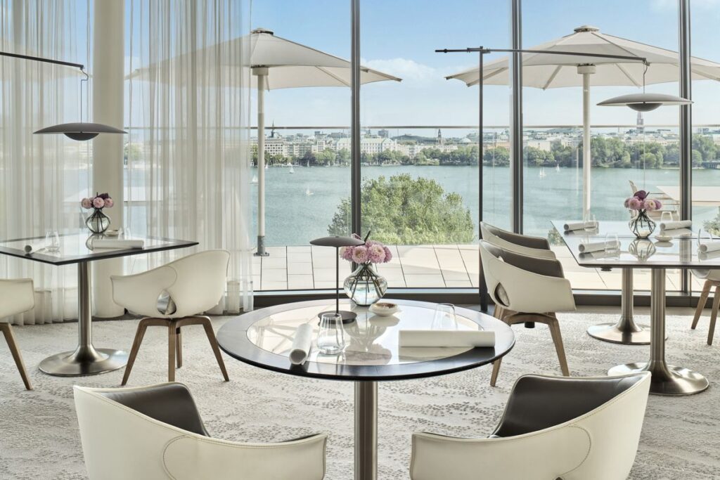 The Fontenay Hamburg: Lakeside Restaurant