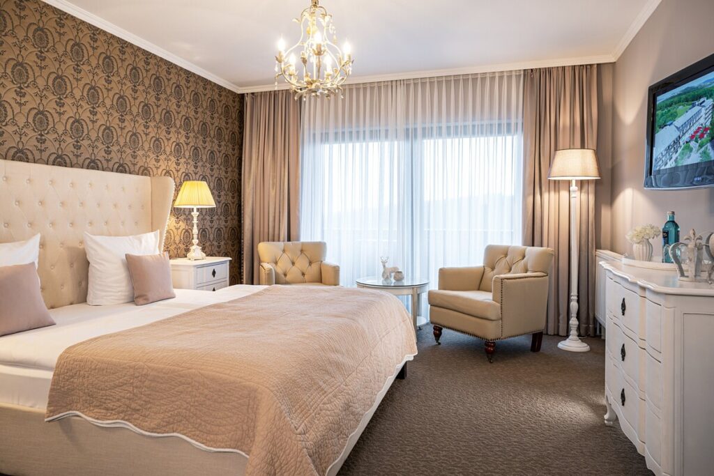 Zimmer im Victors Seehotel Weingaertner im Saarland