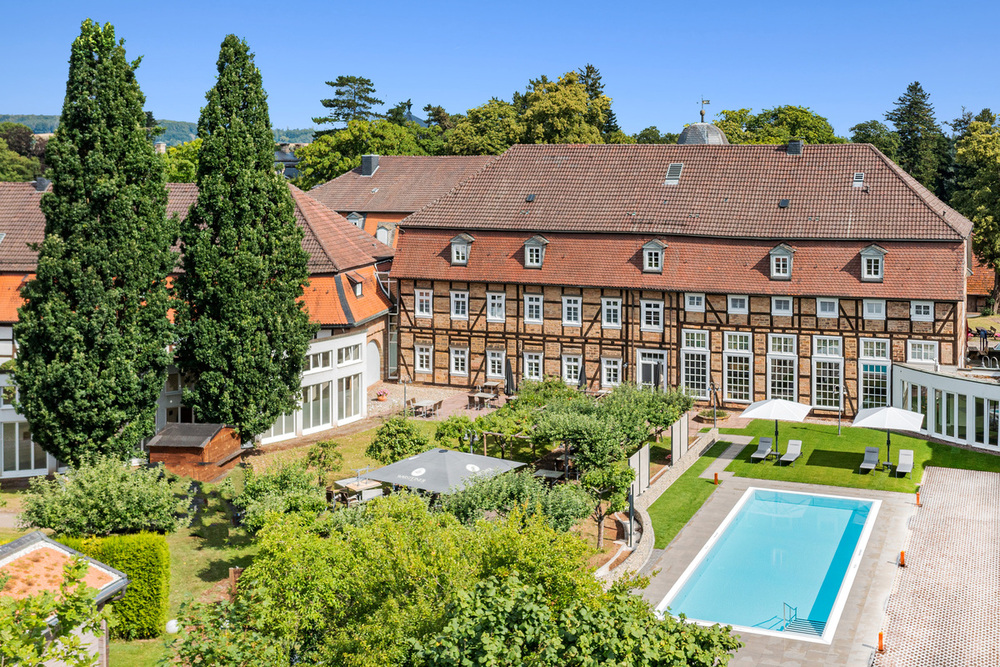 Welcome Hotel Bad Arolsen am Residenzschloss mit herrlicher Fachwerkfassade und beheiztem Außenpool