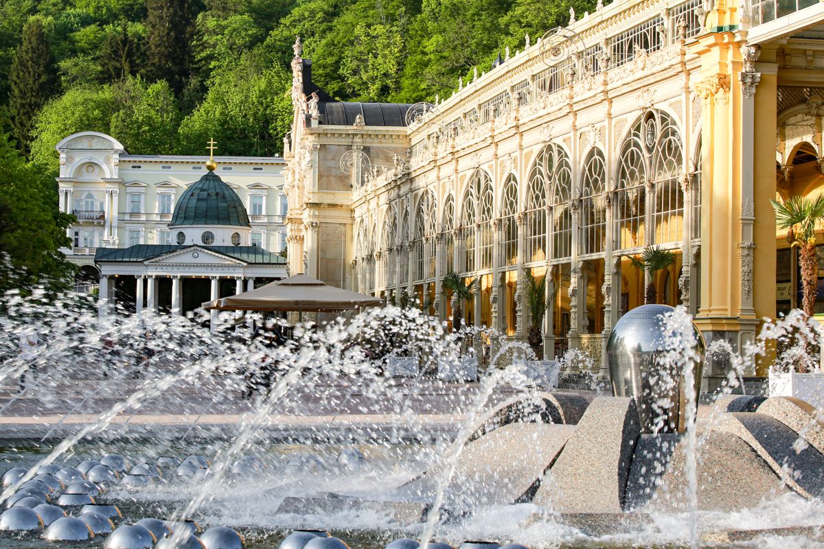 Brunnen und Kolonnaden in Marienbad, Tschechien