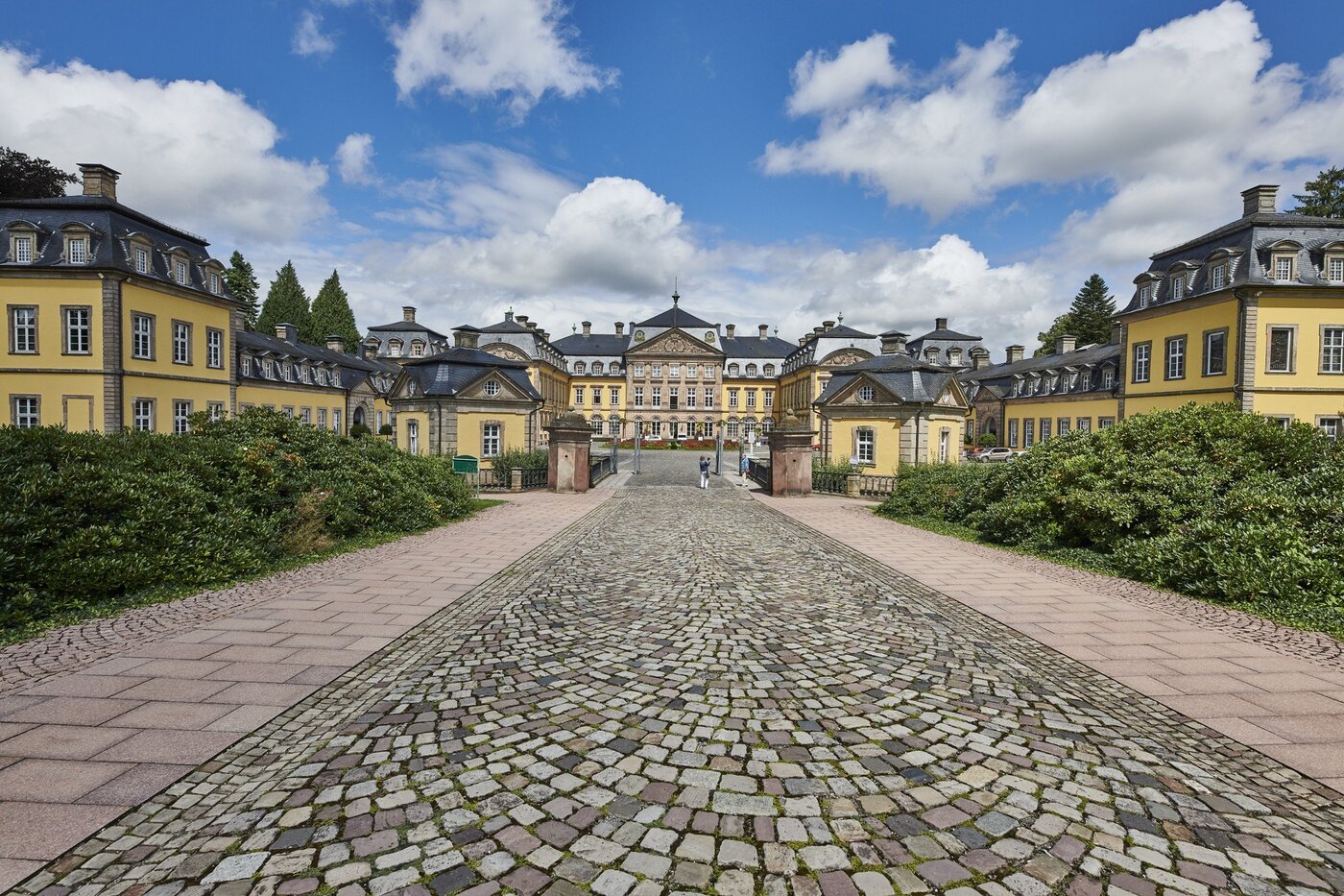 Barockes Residenzschloss Bad Arolsen mit drei Flügeln.
